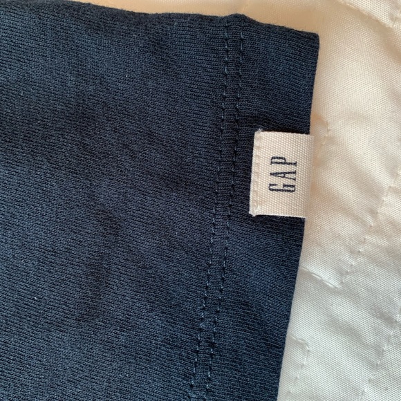 NWOT - GAP T-Shirt - Picture 3 of 4